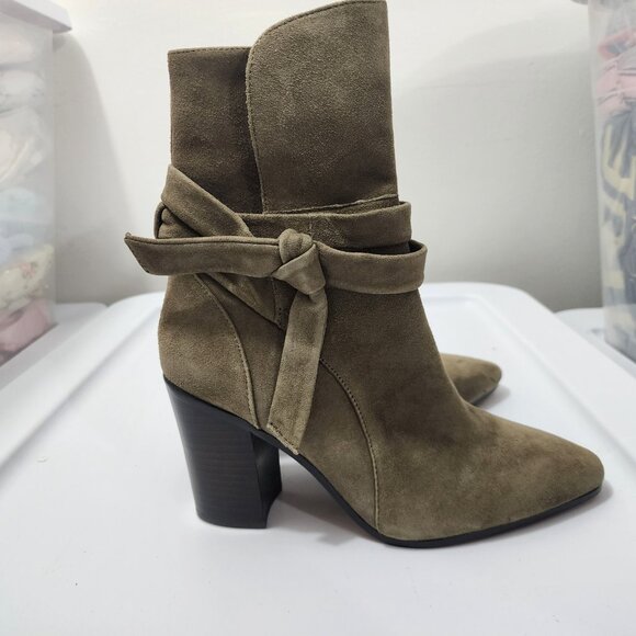 Banana Republic Canton Olive Suede Side Tie Chunky Block Heel Casual Boots - Picture 12 of 16